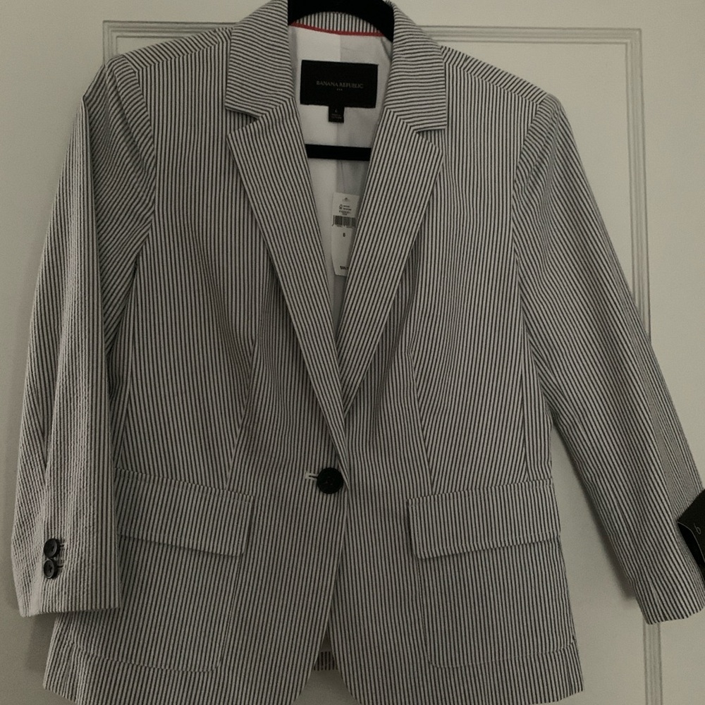 Banana Republic seersucker blazer. New with tags. Never used.